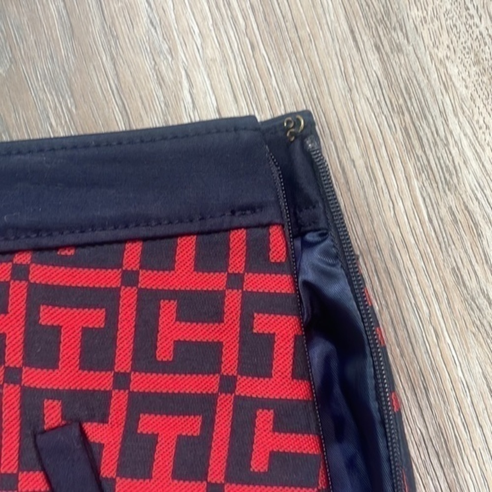 Tommy Hilfiger skirt size 4 navy and red - Picture 3 of 9